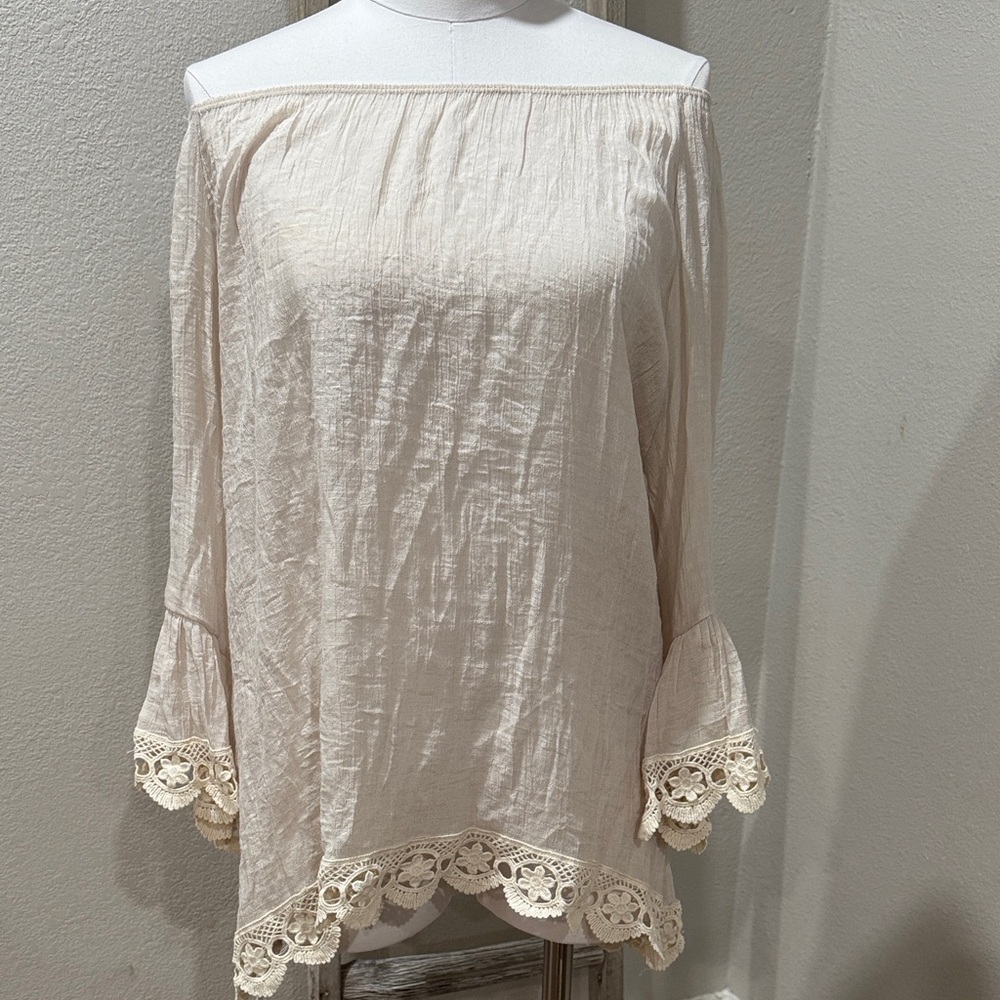 2tee Couture Cream Lace Trim High Low Blouse